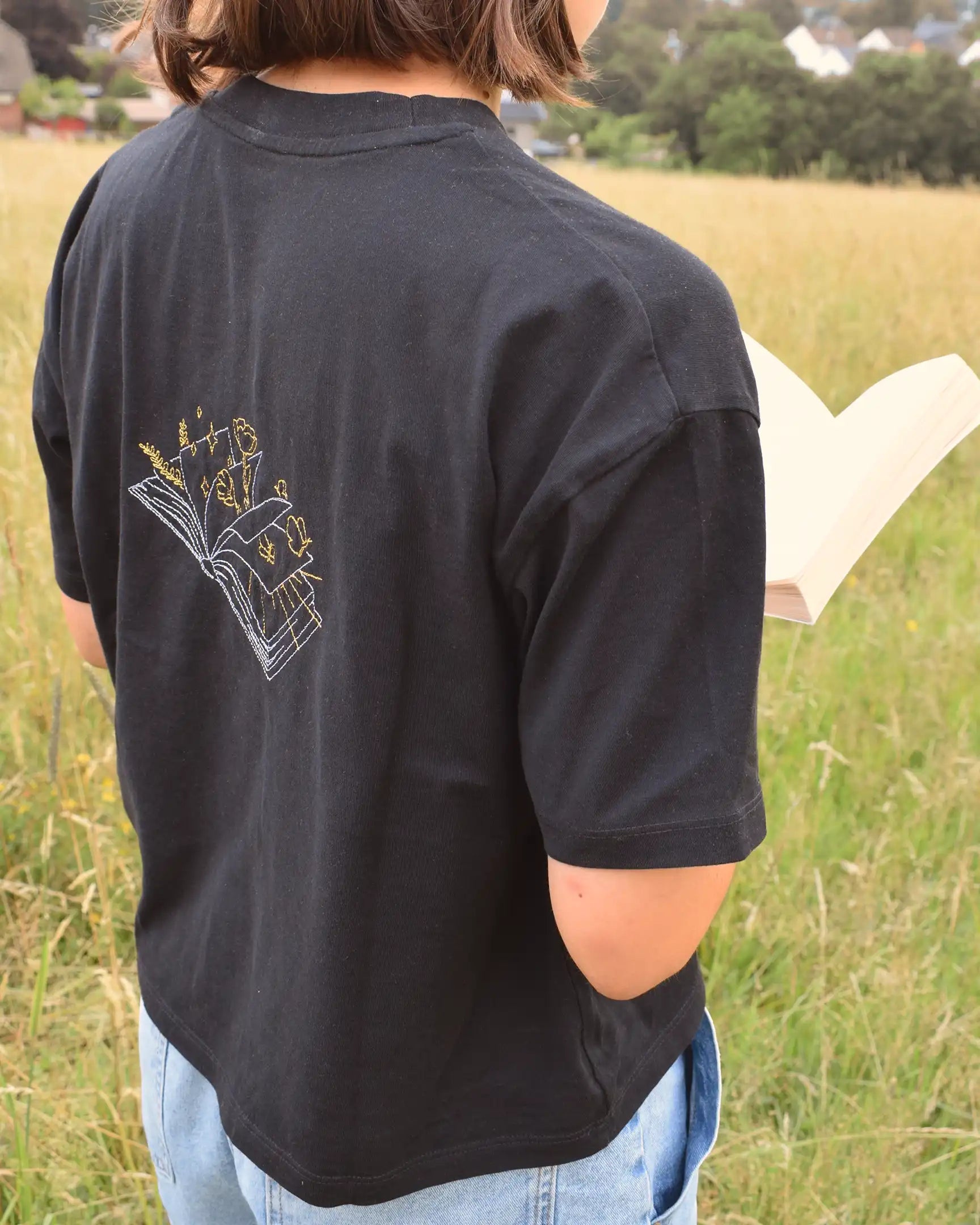 fantasy book embroidery cropped tshirt reading